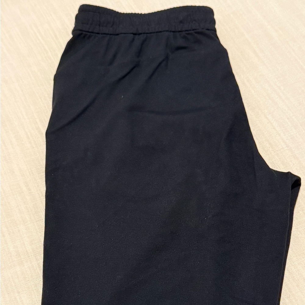 Lululemon Cropped Joggers - Picture 3 of 4